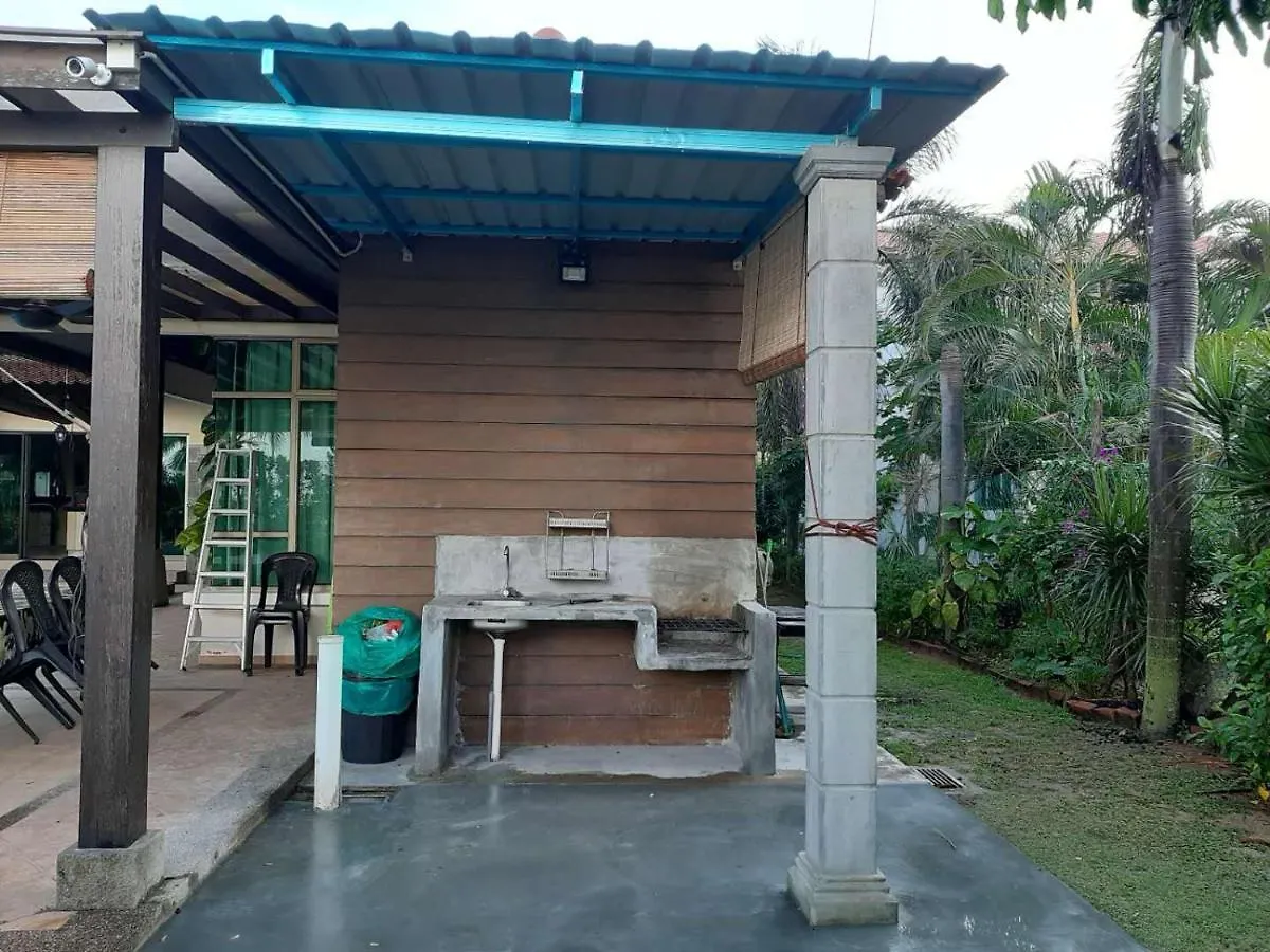 Melaka Beachfront Villa With Pool 0*, Malacca