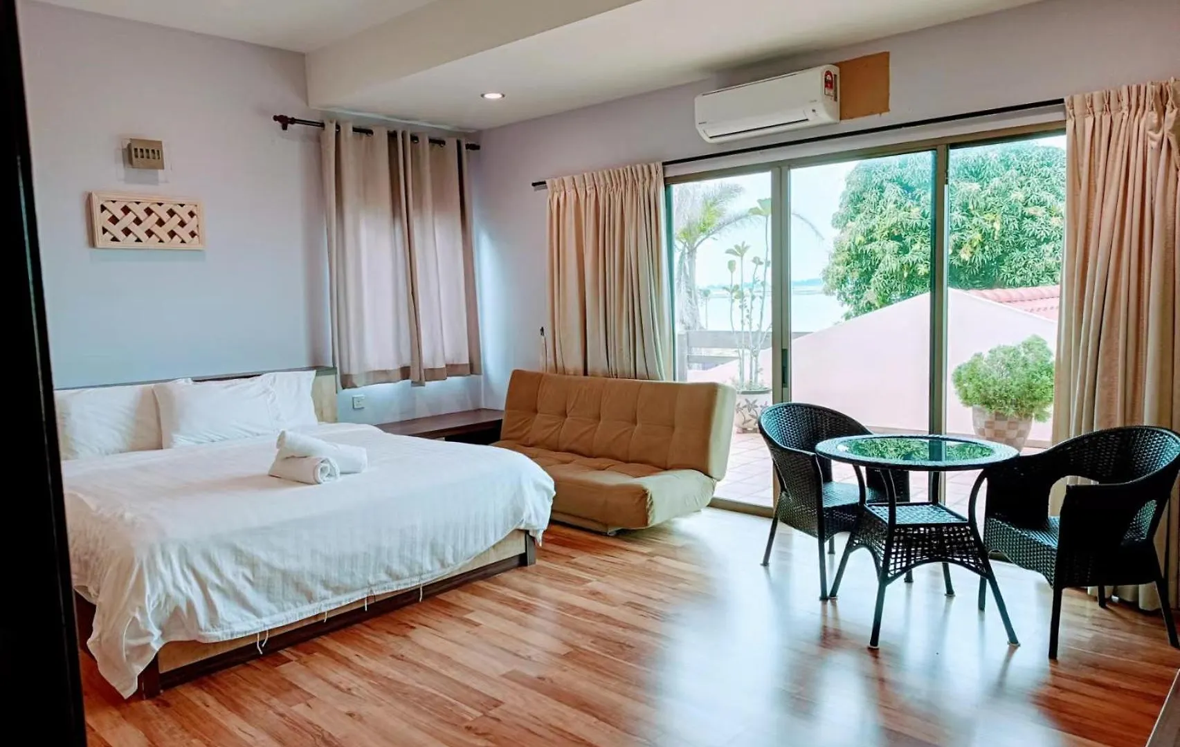 Melaka Beachfront Villa With Pool Malaysia